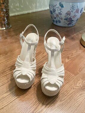 Stunning Cream Colored Espadrille Wedge Sandals size 7